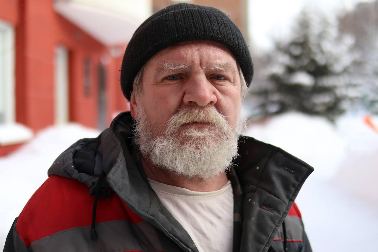 Фото «Зовут дядей Юрой»: бывший моряк из Новосибирска рассказал, как стал дворником и почему детей пугают его профессией 5