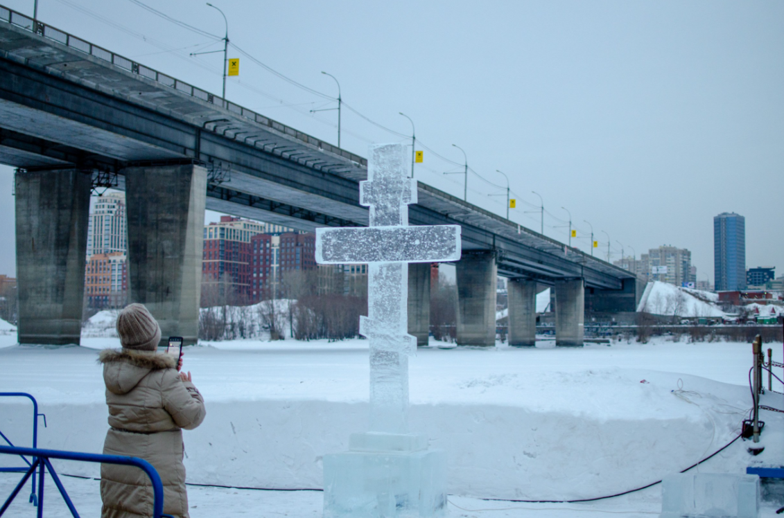 Фото В Новосибирске показали фото с празднования Крещения 19 января 24