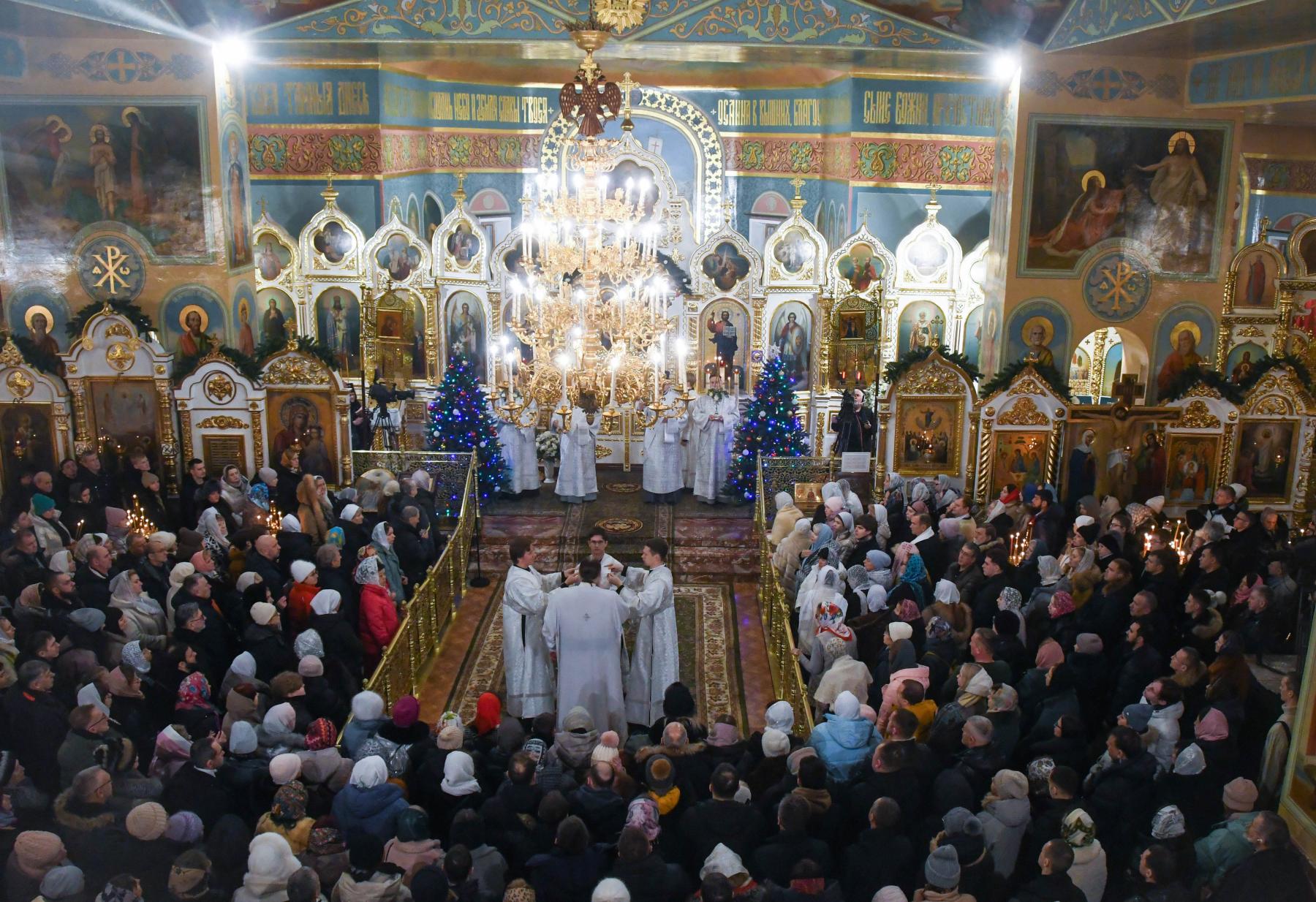 Фото Как в Новосибирске отметили Рождество: фото из Вознесенского собора 4