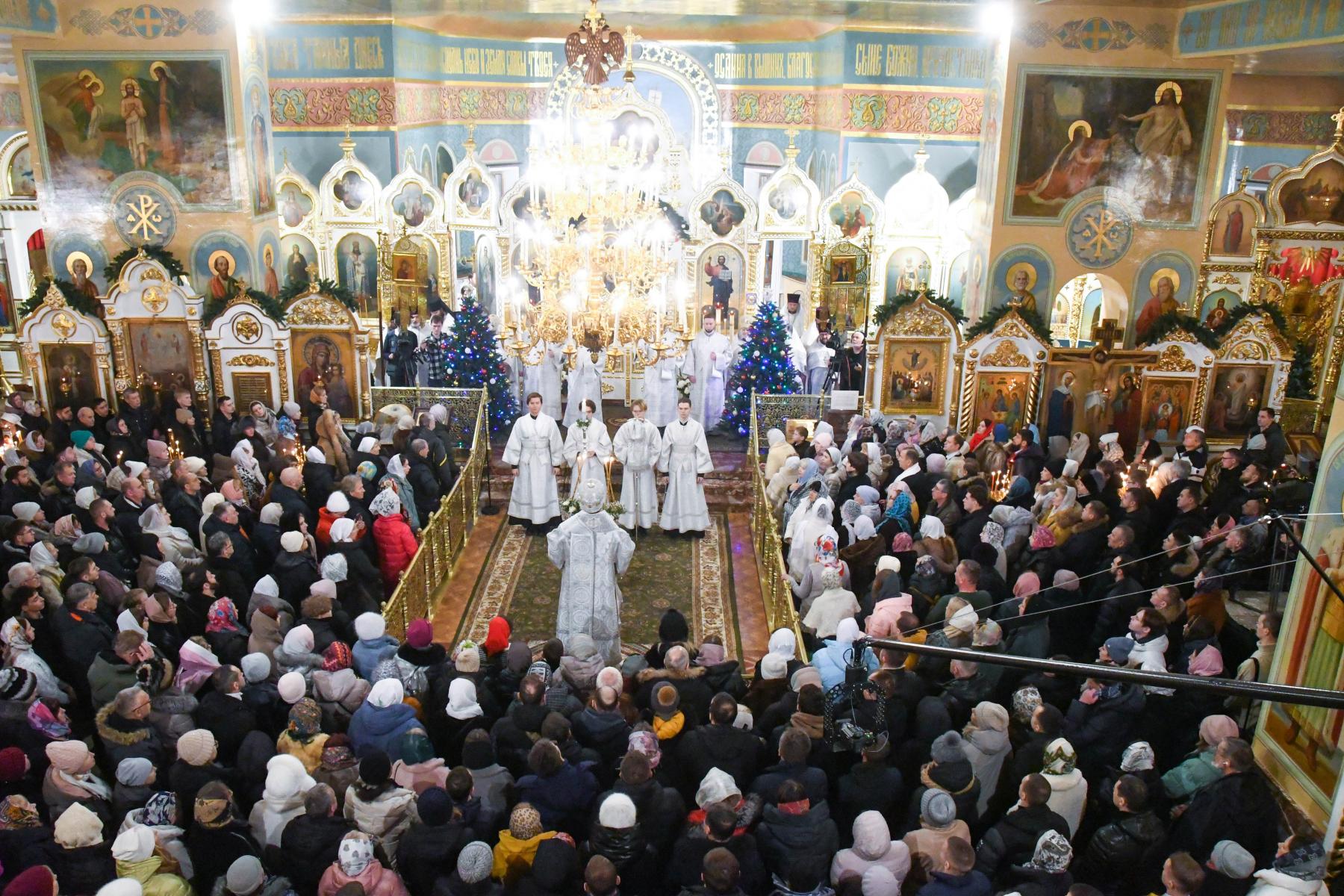 Фото Как в Новосибирске отметили Рождество: фото из Вознесенского собора 6