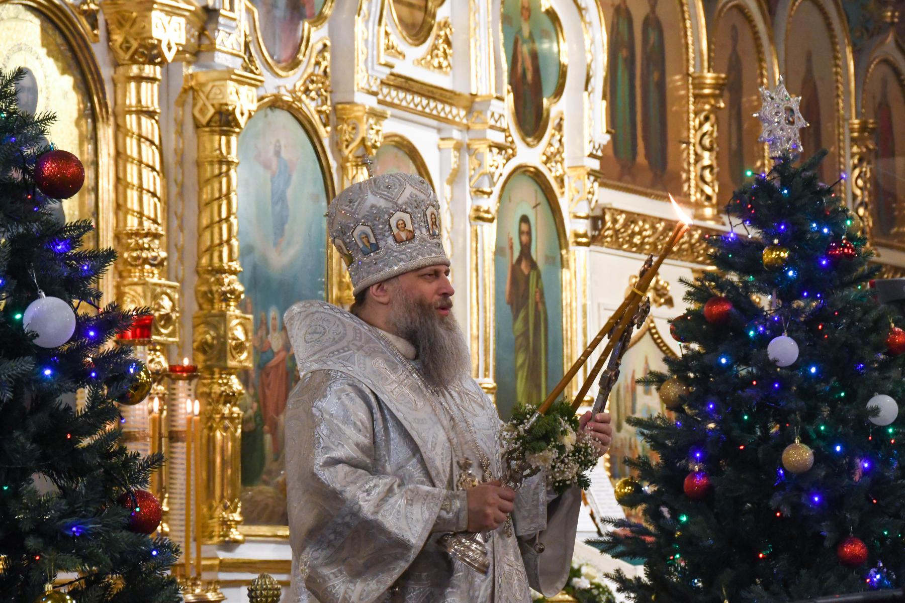 Фото Как в Новосибирске отметили Рождество: фото из Вознесенского собора 14