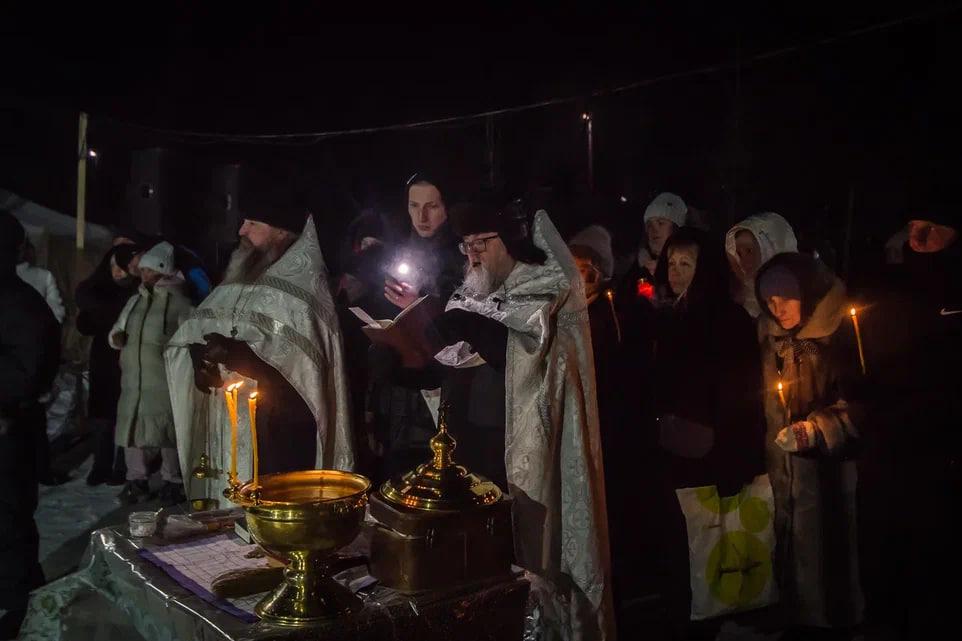 Фото Появились фотографии крещенских купаний в Новосибирске 19 января 3