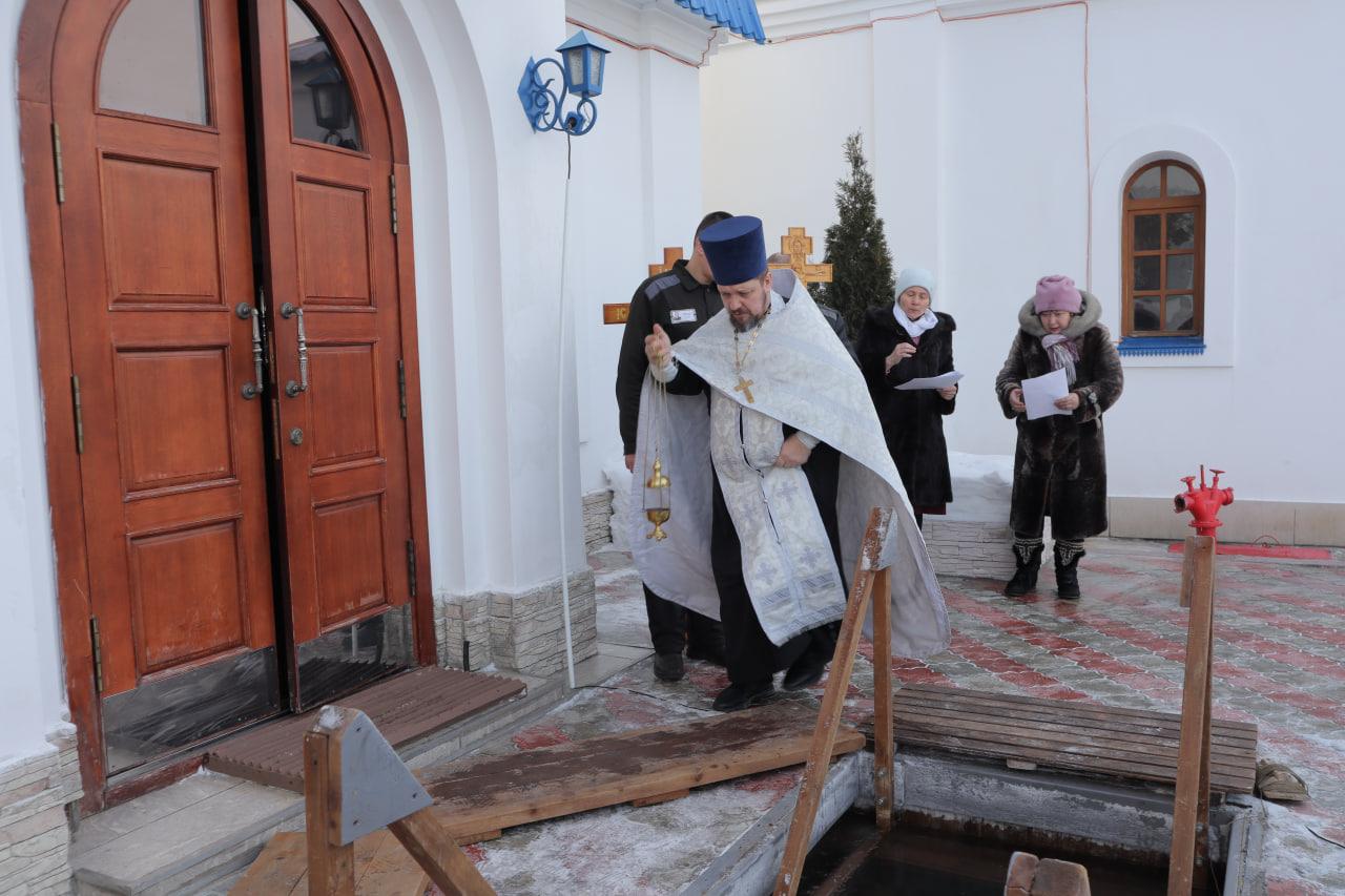 Фото В Новосибирске ИК-18 осуждённые окунулись в купель на Крещение — как это было 7