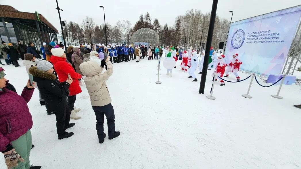 Фото В Новосибирске стартовал 25-й международный фестиваль снежной скульптуры. Фоторепортаж 14