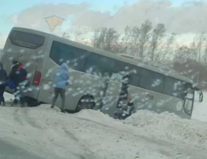 Фото Опубликованы кадры ЧП с автобусом на трассе «Новосибирск-Кемерово» 2 - Сиб.ФМ Фото Опубликованы кадры ЧП с автобусом на трассе «Новосибирск-Кемерово» 2