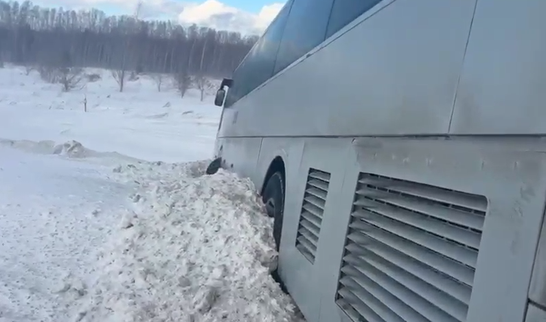 Фото Опубликованы кадры ЧП с автобусом на трассе «Новосибирск-Кемерово» 3 - Сиб.ФМ Фото Опубликованы кадры ЧП с автобусом на трассе «Новосибирск-Кемерово» 3
