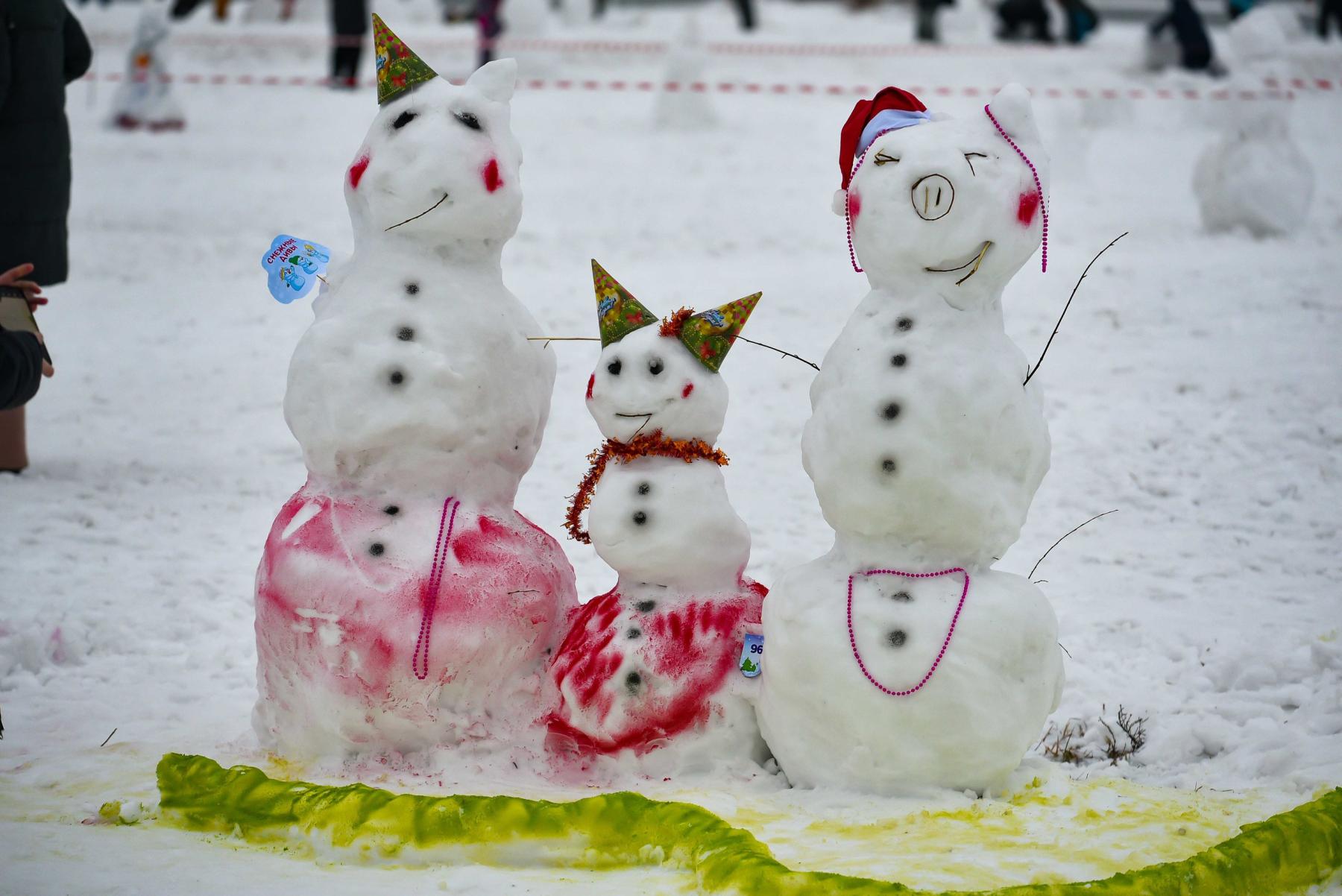 Фото Открытие ледового городка, снежный фестиваль и Рождество. Опубликован фоторепортаж праздничных гуляний-2025 в Новосибирске 23