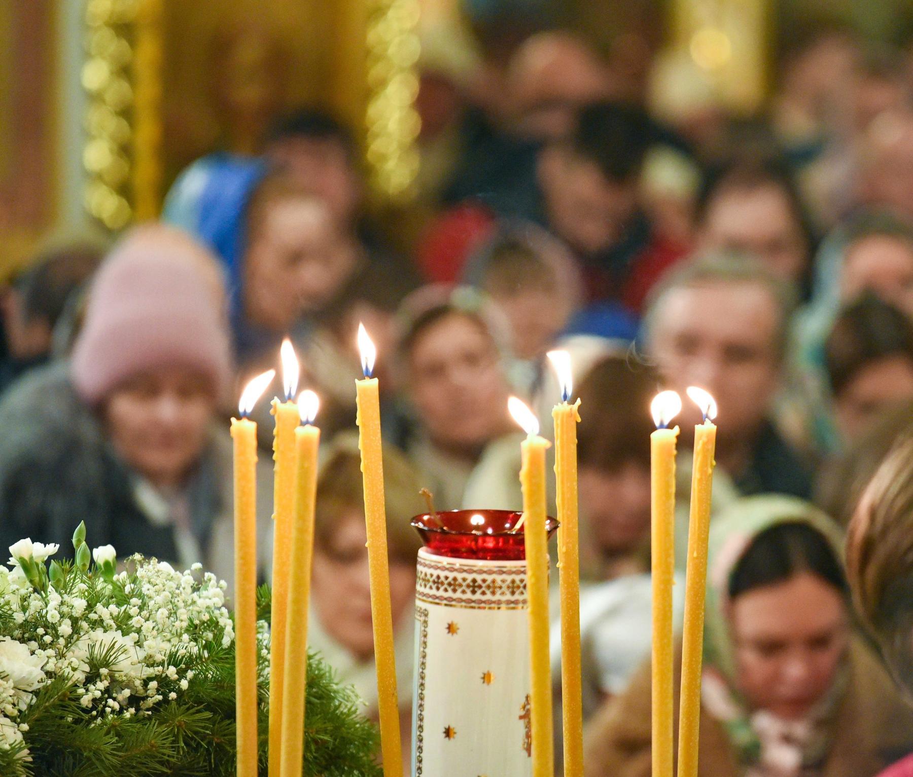 Фото Открытие ледового городка, снежный фестиваль и Рождество. Опубликован фоторепортаж праздничных гуляний-2025 в Новосибирске 40