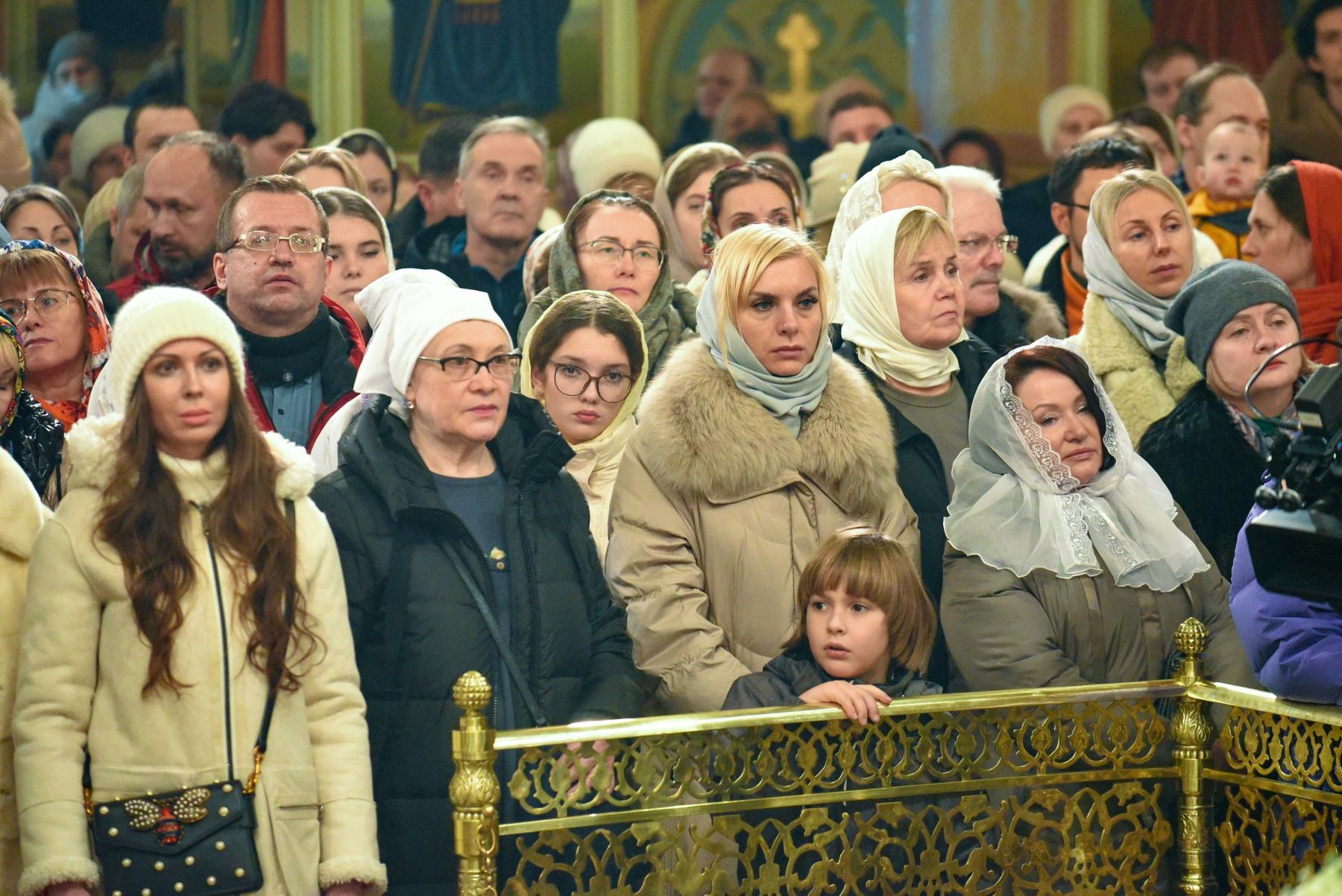 Фото Тысячи новосибирцев посетили службу в храмах в Рождественскую ночь. ФОТОРЕПОРТАЖ 29