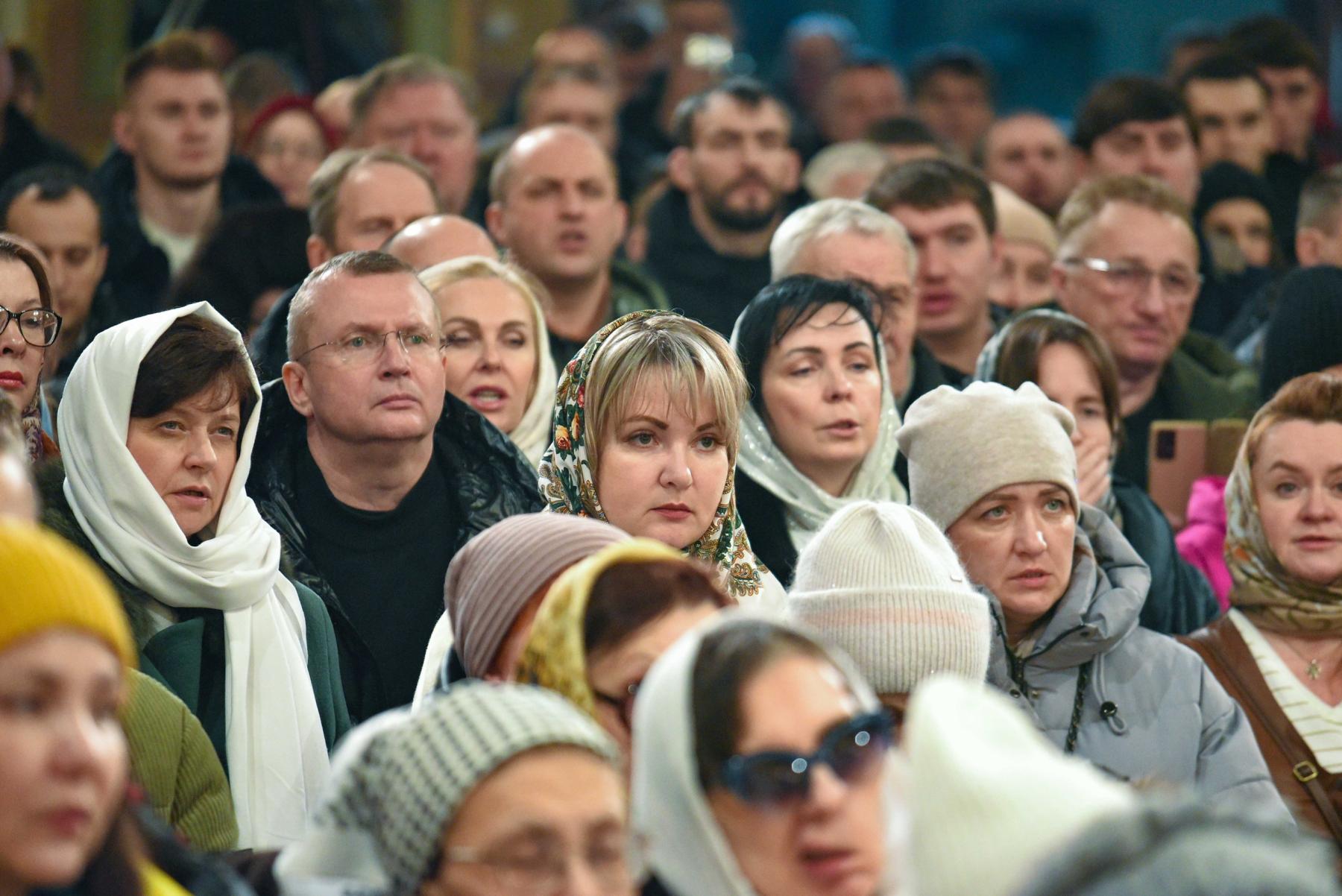 Фото Тысячи новосибирцев посетили службу в храмах в Рождественскую ночь. ФОТОРЕПОРТАЖ 32