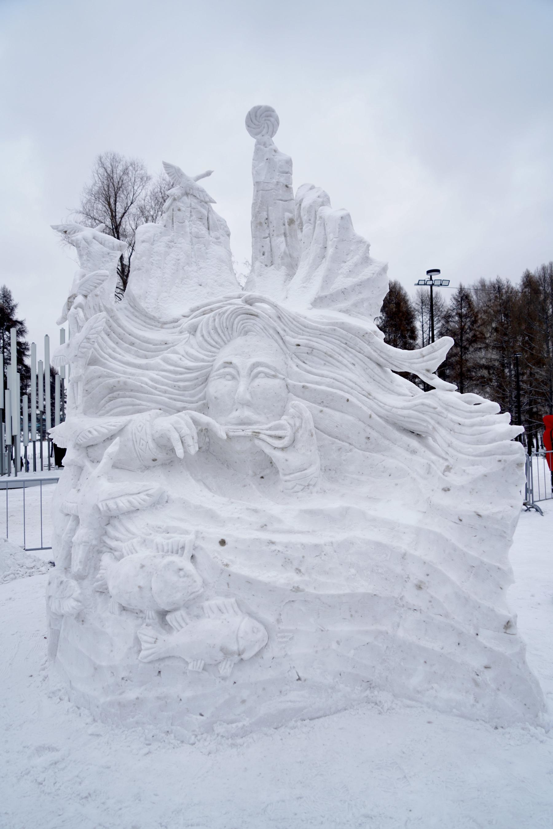 Фото Открытие ледового городка, снежный фестиваль и Рождество. Опубликован фоторепортаж праздничных гуляний-2025 в Новосибирске 36