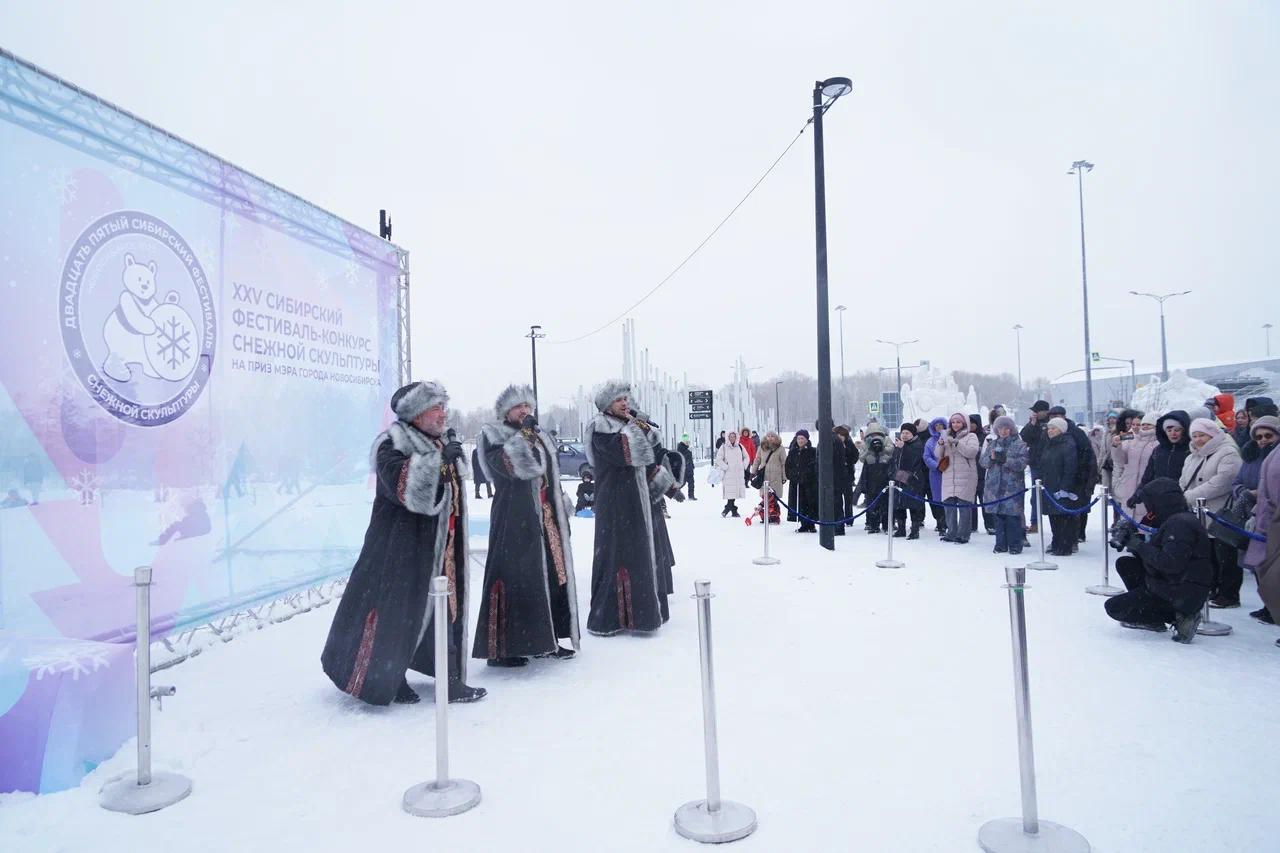 Фото В Новосибирске провели «Фестиваль снежных баб». ФОТОРЕПОРТАЖ 12