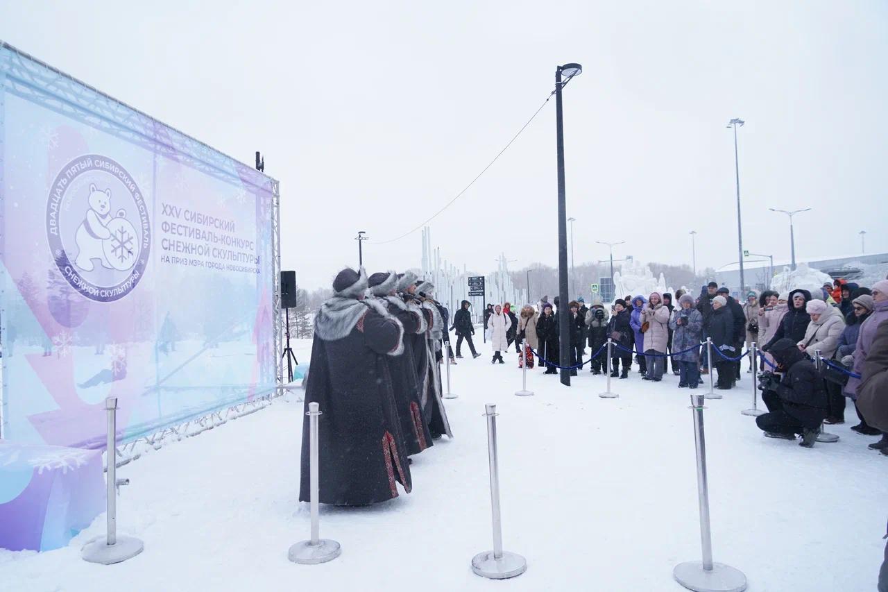 Фото В Новосибирске провели «Фестиваль снежных баб». ФОТОРЕПОРТАЖ 13