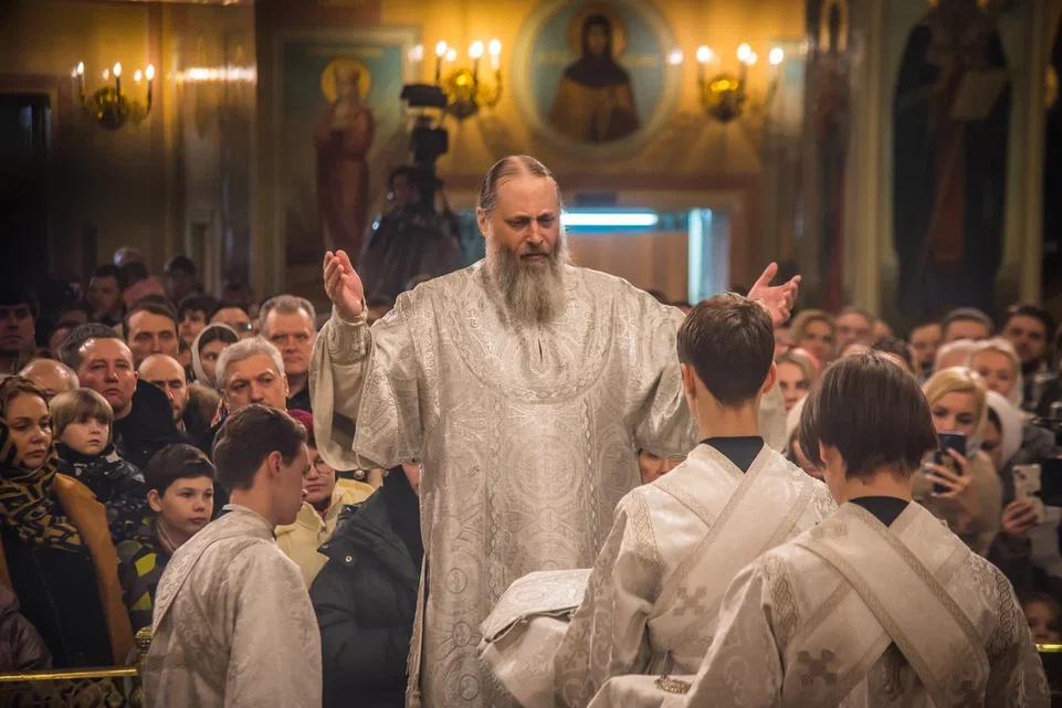 Фото Открытие ледового городка, снежный фестиваль и Рождество. Опубликован фоторепортаж праздничных гуляний-2025 в Новосибирске 45