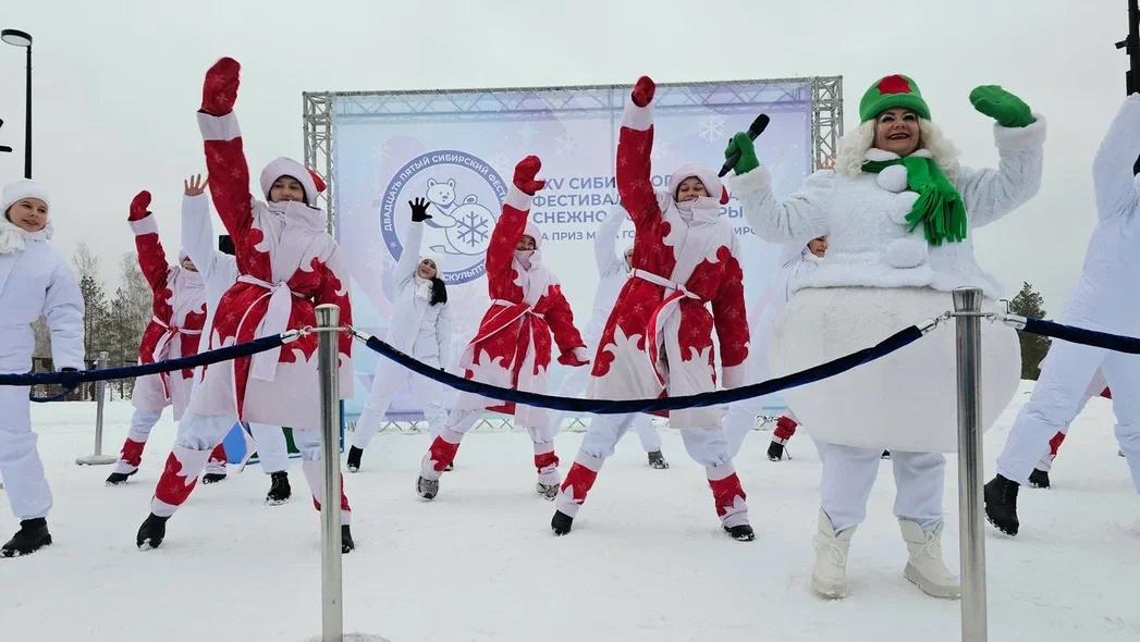 Фото В Новосибирске стартовал 25-й международный фестиваль снежной скульптуры. Фоторепортаж 5