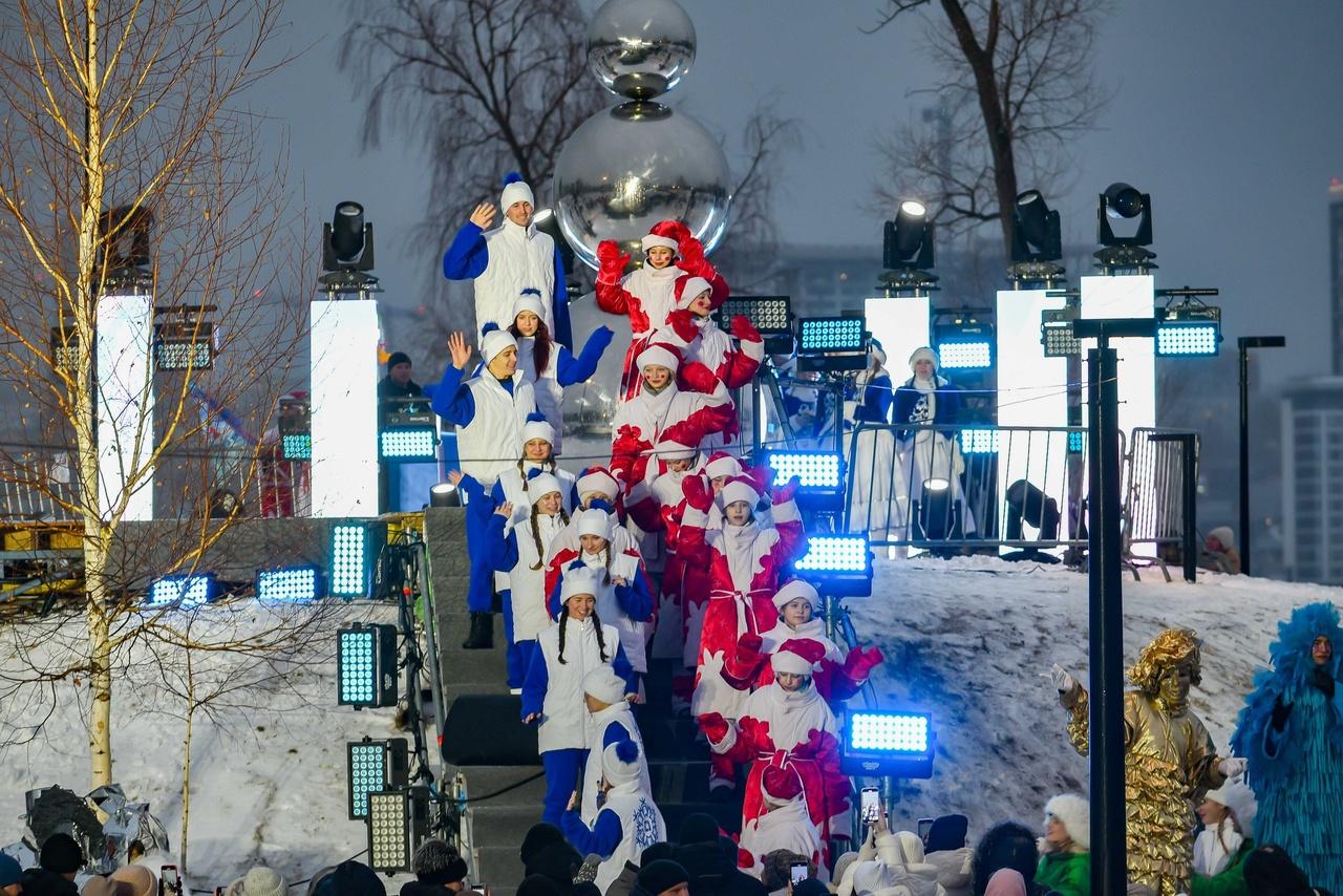 Фото В Новосибирске с размахом отметили день рождения Снежной бабы. Фоторепортаж 19