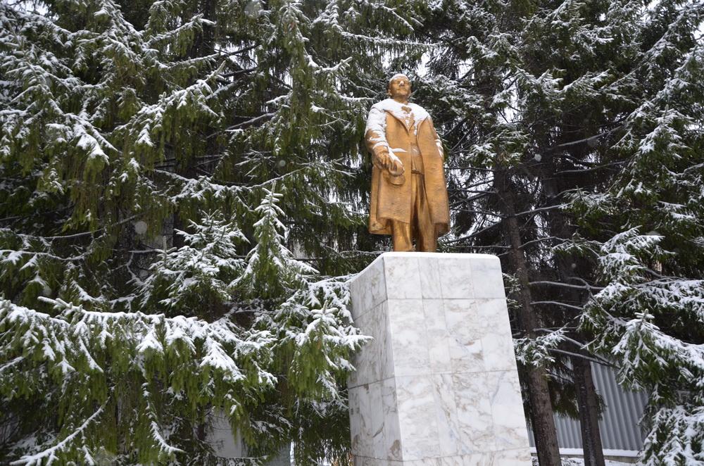 Фото Ленин умер 101 год назад 21 января. В Новосибирске опубликованы кадры памятников вождю пролетариата 8
