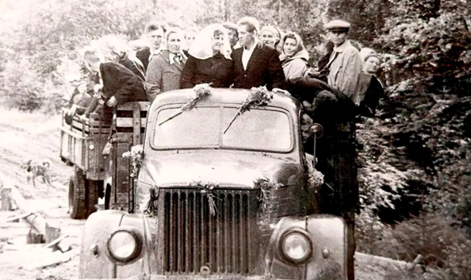 Фото В Новосибирске опубликованы кадры свадеб в СССР в День супругов: 25 кадров от 60-х до 90-х годов 2