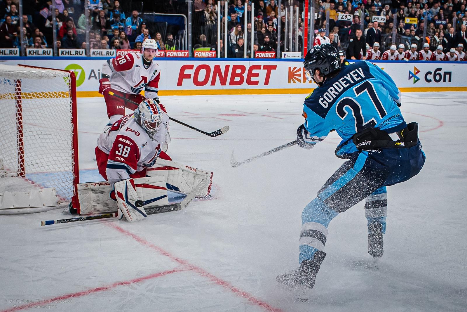 Фото «Сибирь» уступила «Локомотиву» со счётом 2:3: яркие кадры напряжённого матча 12