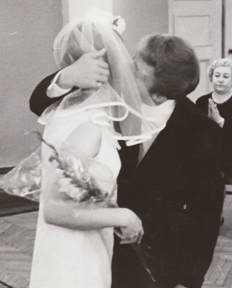 Фото В Новосибирске опубликованы кадры свадеб в СССР в День супругов: 25 кадров от 60-х до 90-х годов 9