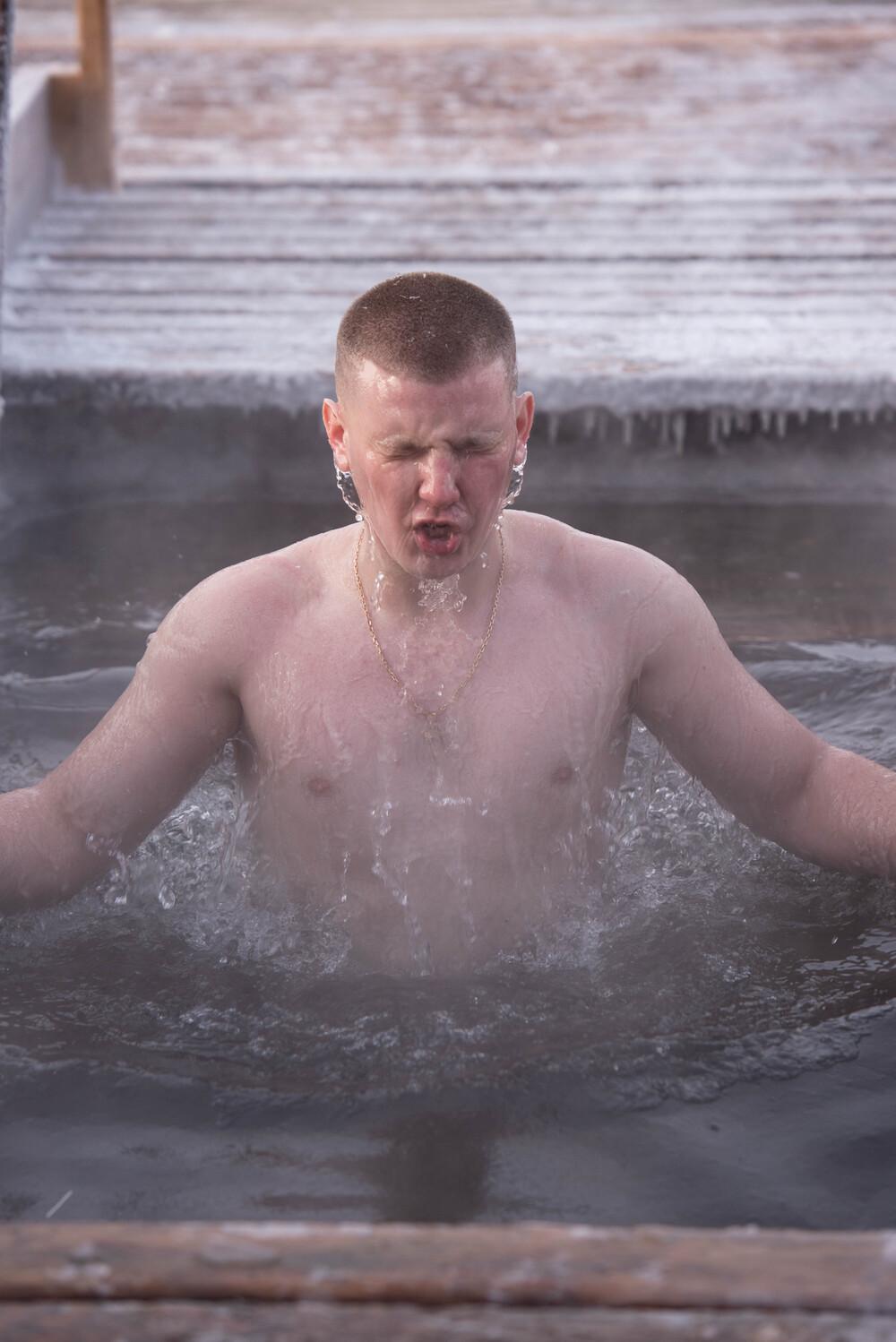 Фото Опубликованы фото брутальных новосибирцев с Крещенских купаний 3