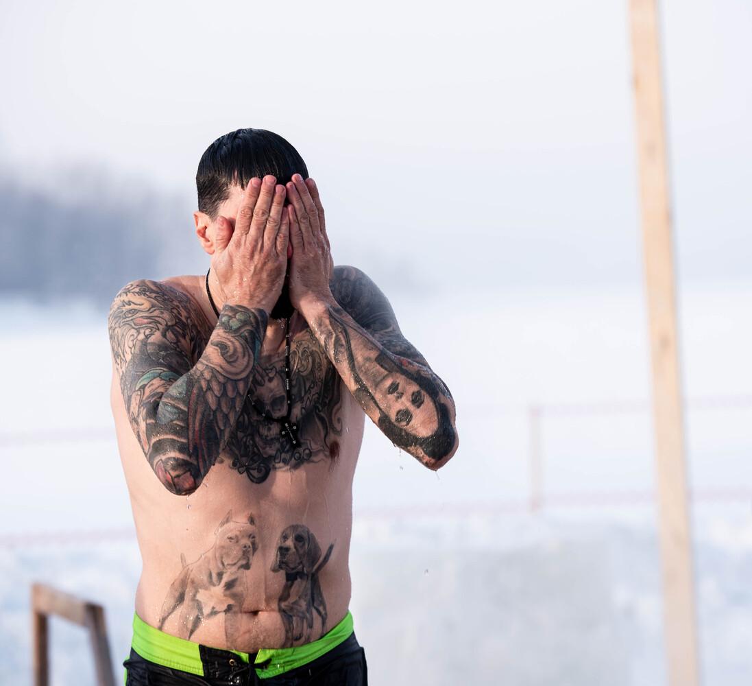 Фото Опубликованы фото брутальных новосибирцев с Крещенских купаний 6