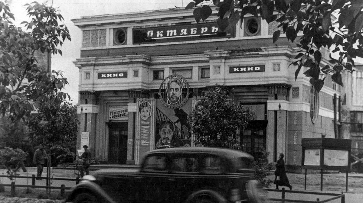 Фото Появились архивные кадры отмечающего 100-летний юбилей новосибирского кинотеатра «Победа» 3