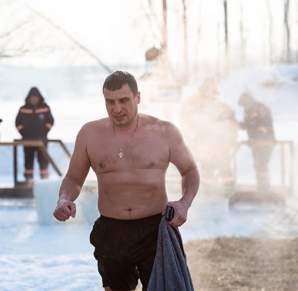 Фото Опубликованы фото брутальных новосибирцев с Крещенских купаний 2