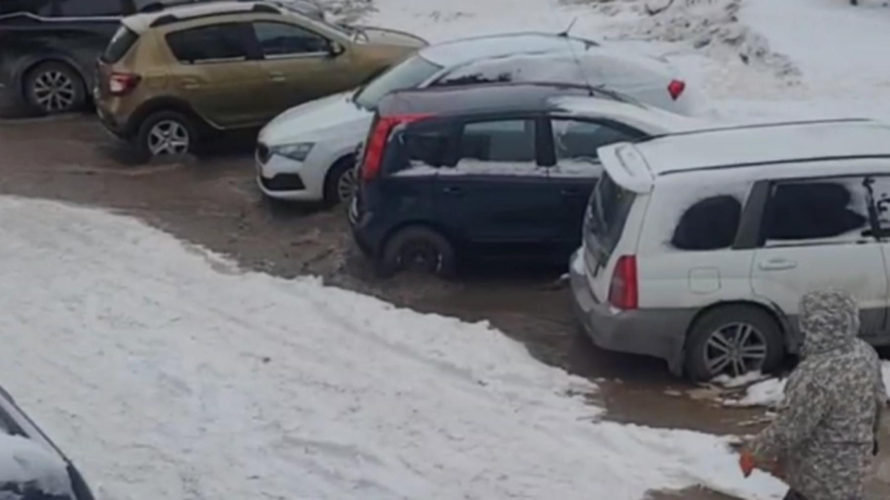 Фото В Новосибирске после коллапса с водопроводом на Сухарной произошла авария на газопроводе 2