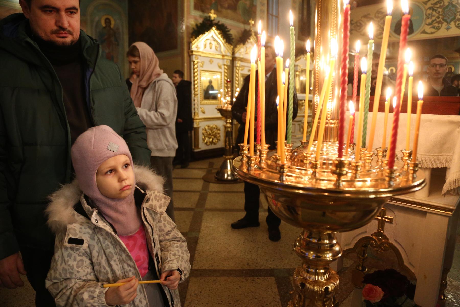 Фото Сотни новосибирцев пришли в Вознесенский собор в ночь на Рождество. Онлайн-репортаж 11