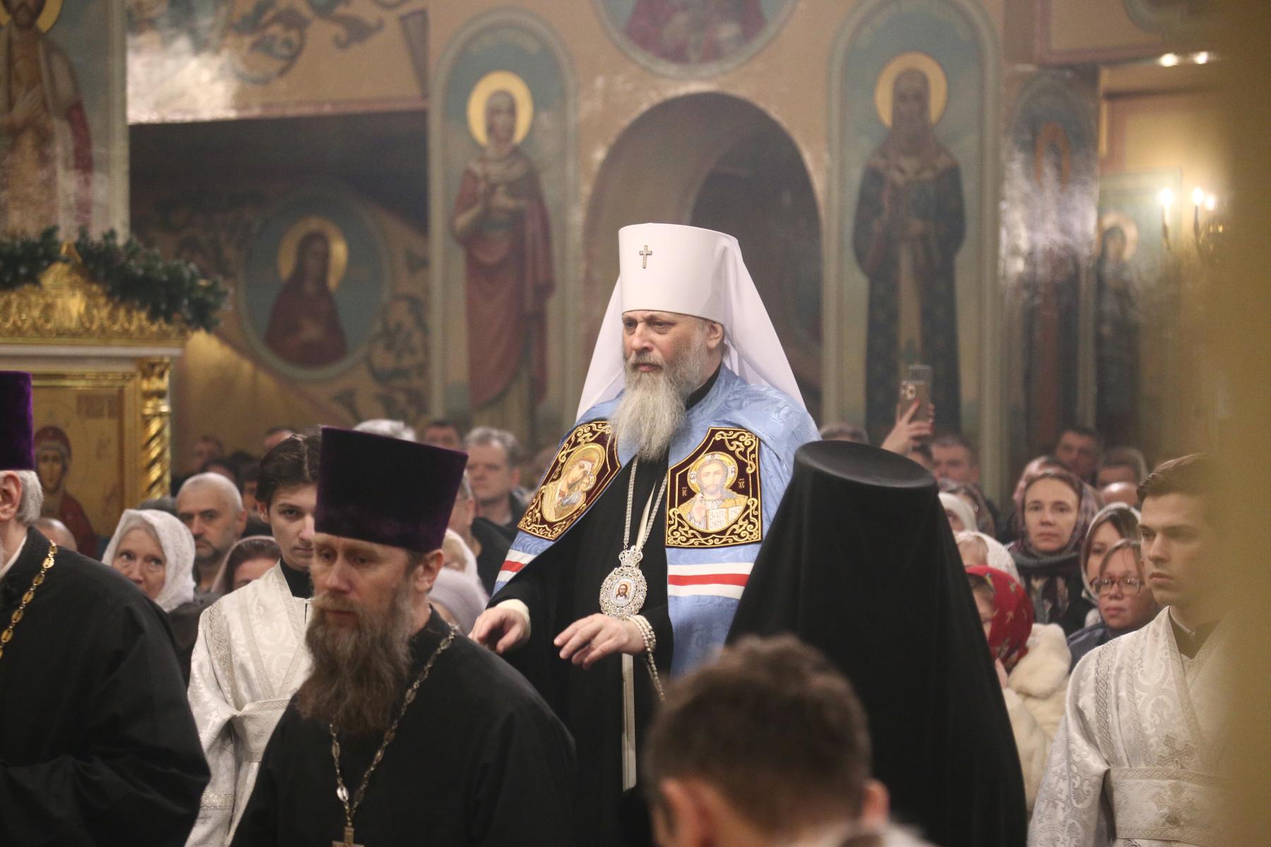 Фото В Новосибирске опубликованы кадры Рождественской ночи в Вознесенском соборе 5