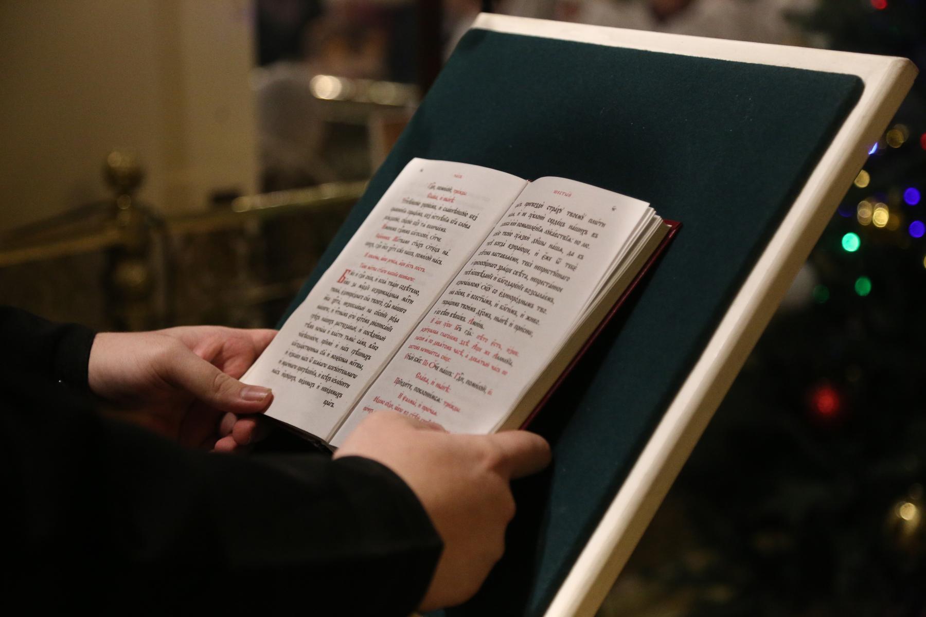 Фото Сотни новосибирцев пришли в Вознесенский собор в ночь на Рождество. Онлайн-репортаж 17