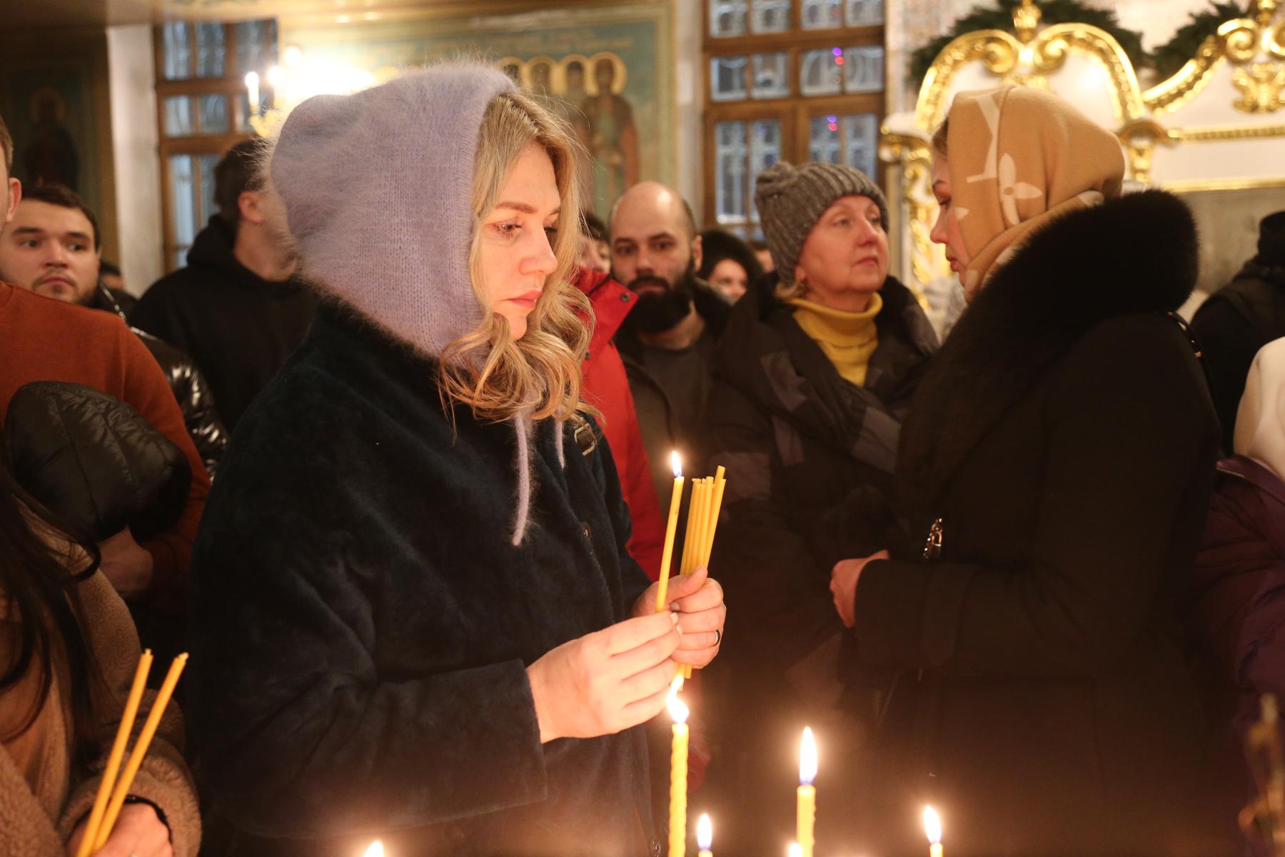 Фото Сотни новосибирцев пришли в Вознесенский собор в ночь на Рождество. Онлайн-репортаж 5
