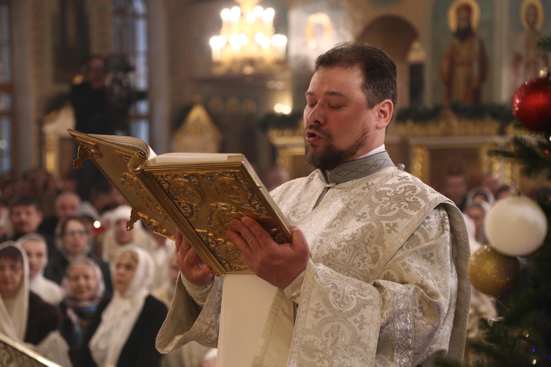 Фото Сотни новосибирцев пришли в Вознесенский собор в ночь на Рождество. Онлайн-репортаж 4