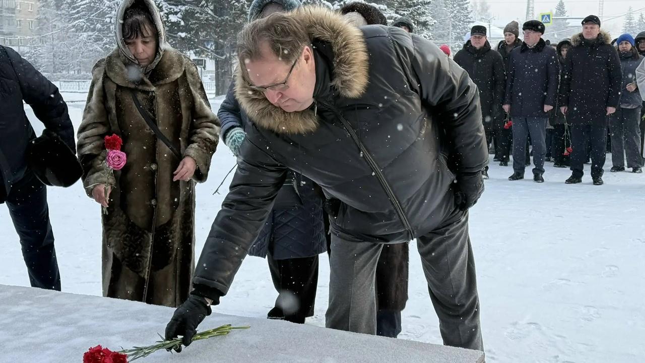 Фото В Искитиме почтили память погибших воинов в годовщину снятия блокады Ленинграда 2