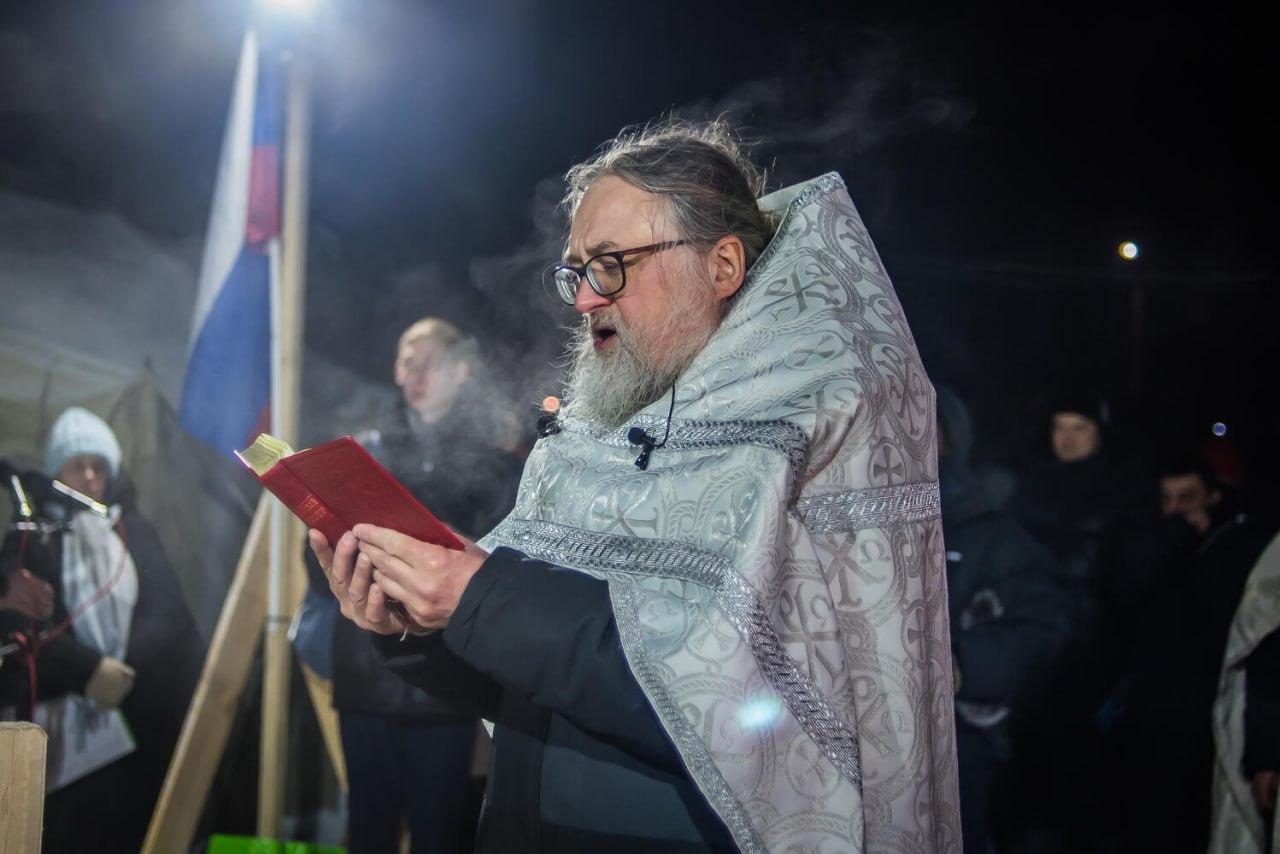 Фото В Новосибирске опубликованы архивные фото Крещенских купаний: ледяные кадры страстных женщин и мужчин 2