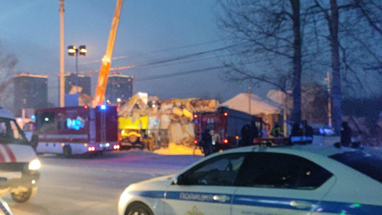 Фото Опубликованы кадры обрушения ТЦ в Новосибирске: 30 страшных фото ЧП 19