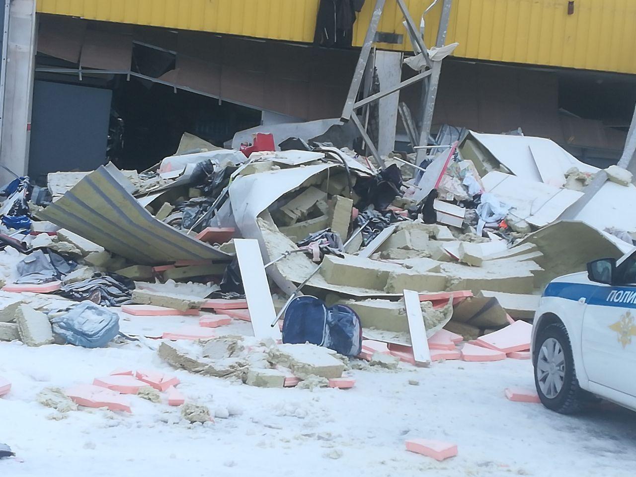 Фото Разрушенное здание и разбор завалов: что происходит на месте обрушения ТЦ на Матвеевке 22 января – страшные кадры после ЧП 8 - Сиб.ФМ Фото Разрушенное здание и разбор завалов: что происходит на месте обрушения ТЦ на Матвеевке 22 января – страшные кадры после ЧП 8