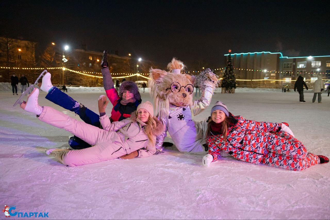 Фото В Новосибирске почти в минус 30 на катке «Спартак» горячо прошла первая ледовая дискотека 2 - Сиб.ФМ Фото В Новосибирске почти в минус 30 на катке «Спартак» горячо прошла первая ледовая дискотека 2