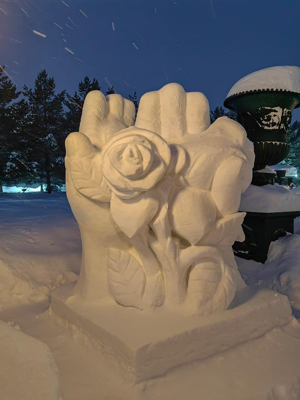 Фото Выставка снежных скульптур проходит в Новосибирском крематории 6