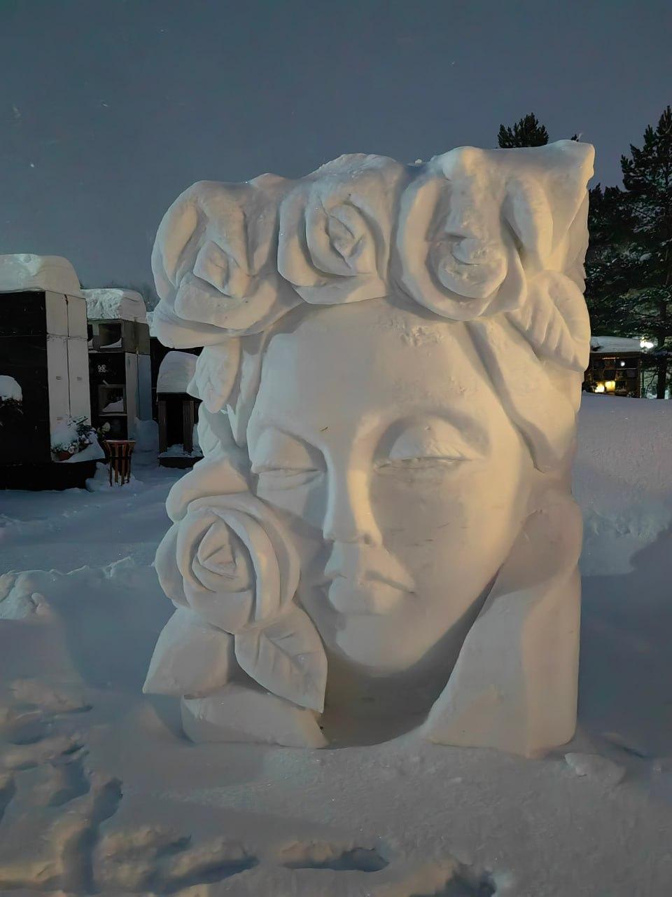 Фото Выставка снежных скульптур проходит в Новосибирском крематории 4