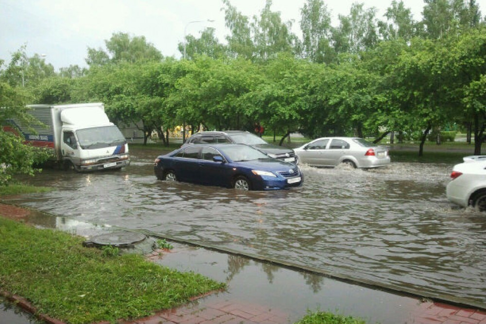 Где затапливает город. Потоп в Кемерово. Потоп в магазине. Магазин затопило. Кемерово затопило ливень видео.