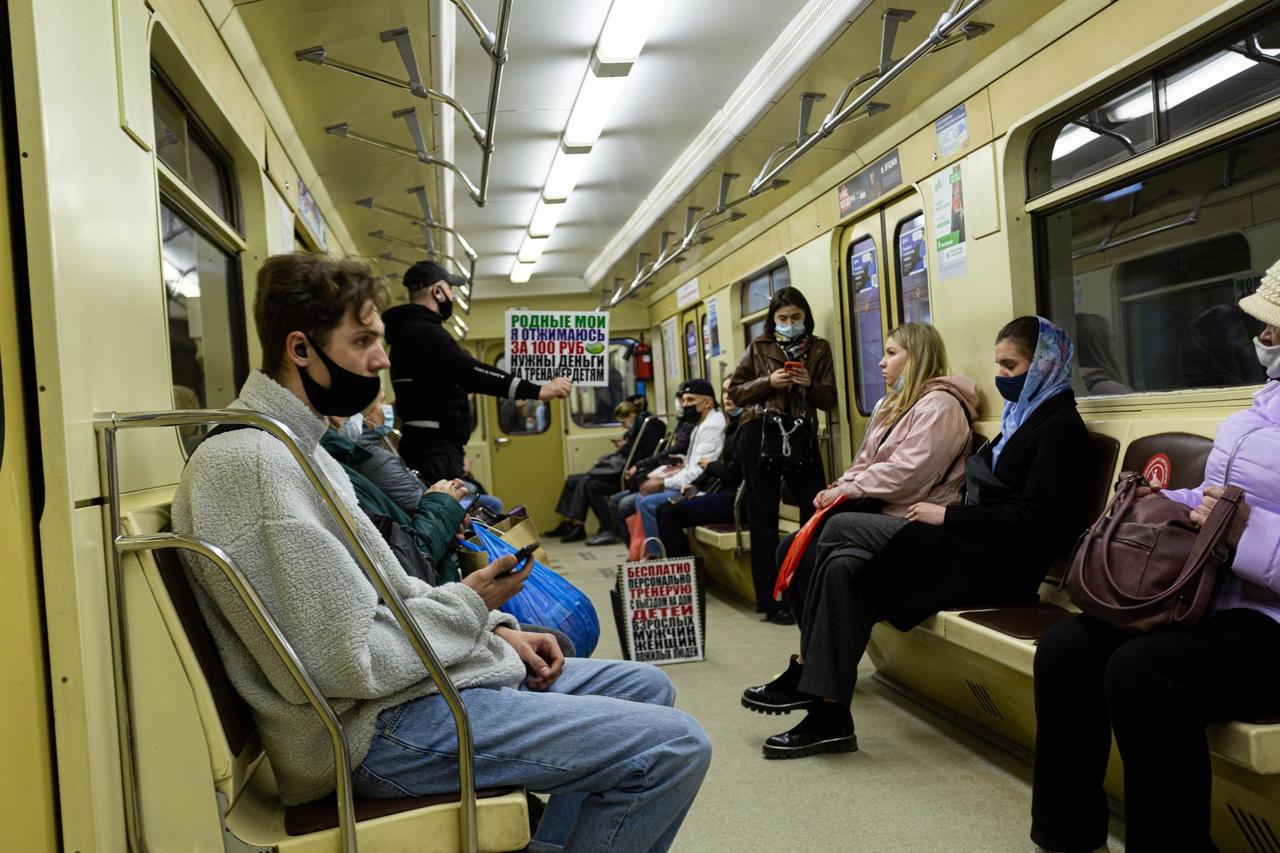 Фото Только наличные – в кассах метро Новосибирска до сих пор нет иного способа пополнения транспортной карты 3