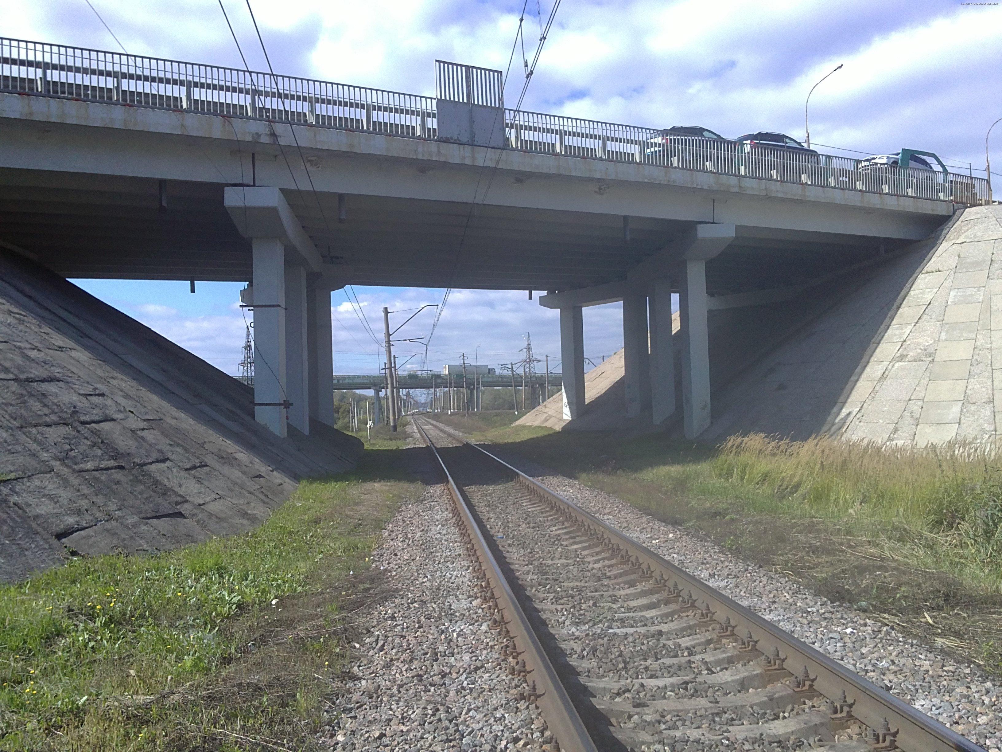 Путепроводы на железной дороге. Мост виадук Кемеровская область. Мост над железной дорогой. Мост через железную дорогу. Железнодорожный путепровод.