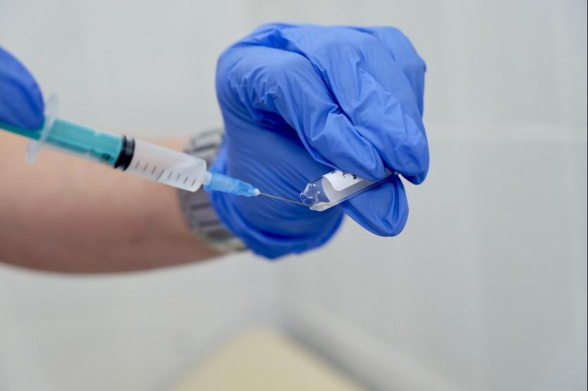 Фото «Лучше один раз помучиться, чем потом в могиле»: как новосибирцы выживают после вакцинации от коронавируса 2