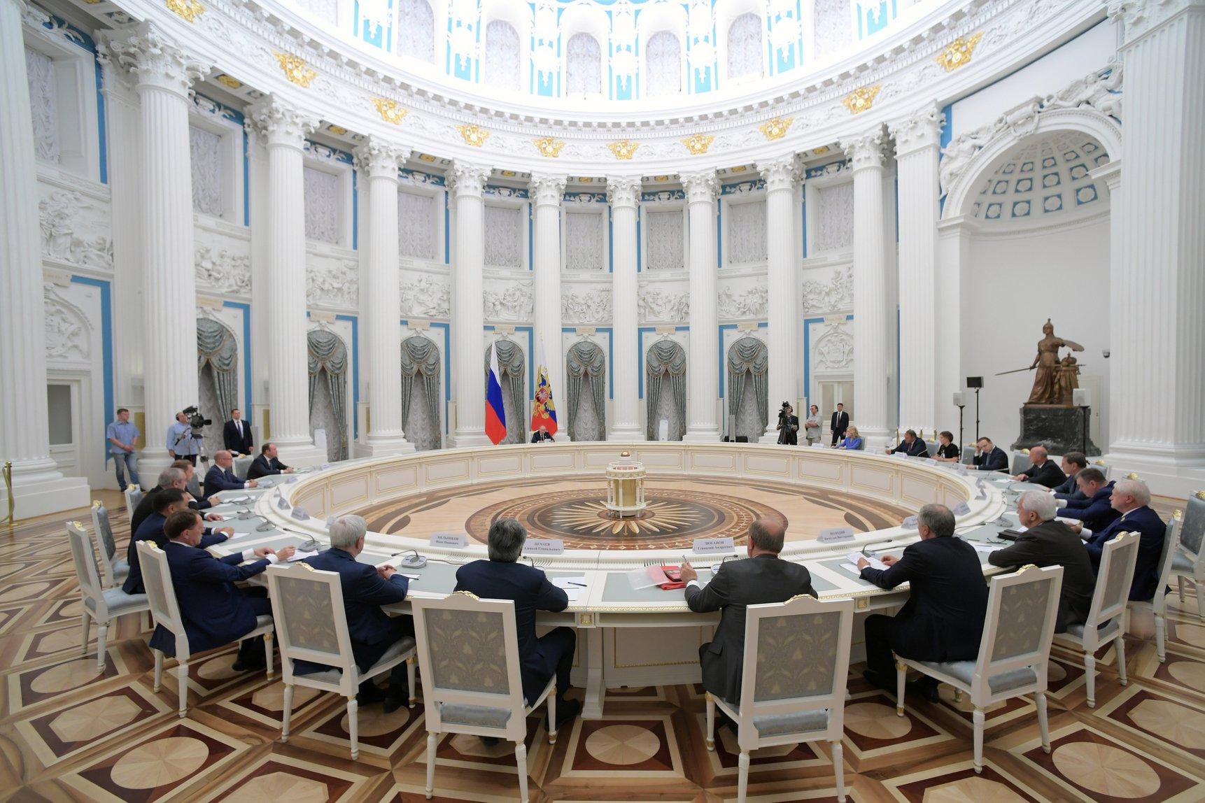 Фото Экстренное заседание Госдумы 15 июля: депутатов срочно вызывают в Москву - что произошло 2