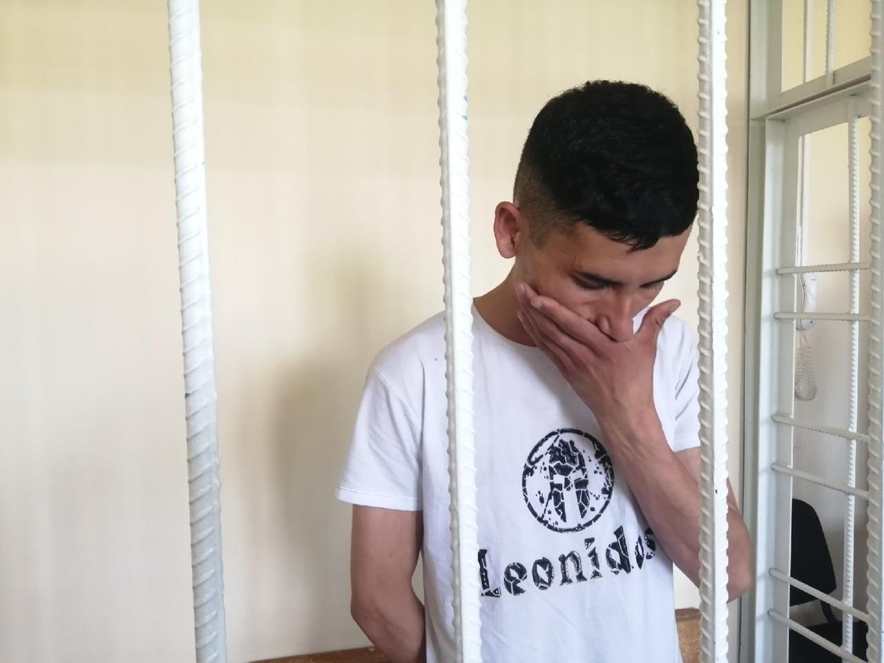 Фото Как арестовывали подозреваемого в убийстве 17-летней девушки: 10 фото из суда в Новосибирске 6