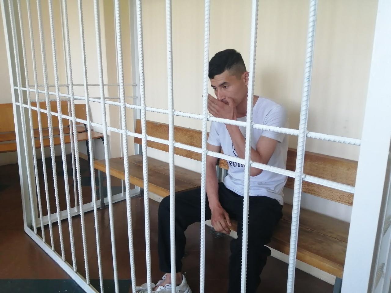 Фото Как арестовывали подозреваемого в убийстве 17-летней девушки: 10 фото из суда в Новосибирске 2