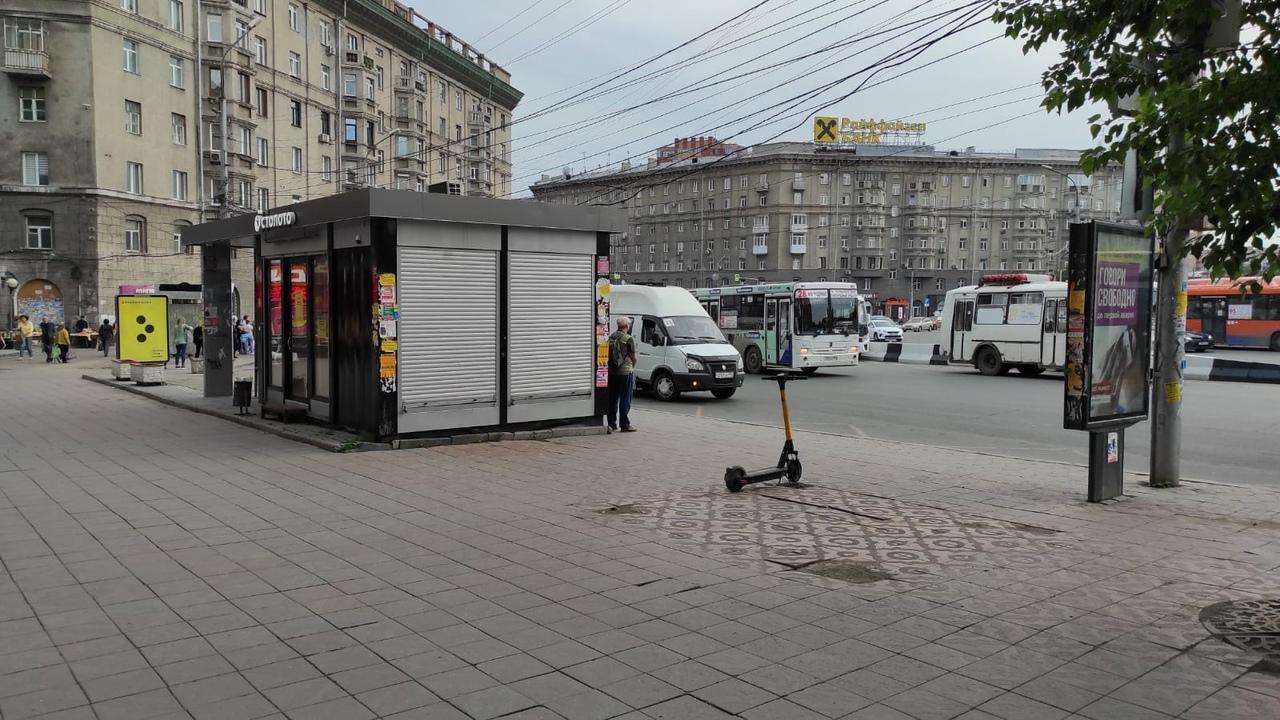 Фото В Новосибирске с площади Калинина снесли киоски с мороженым и фастфудом 3