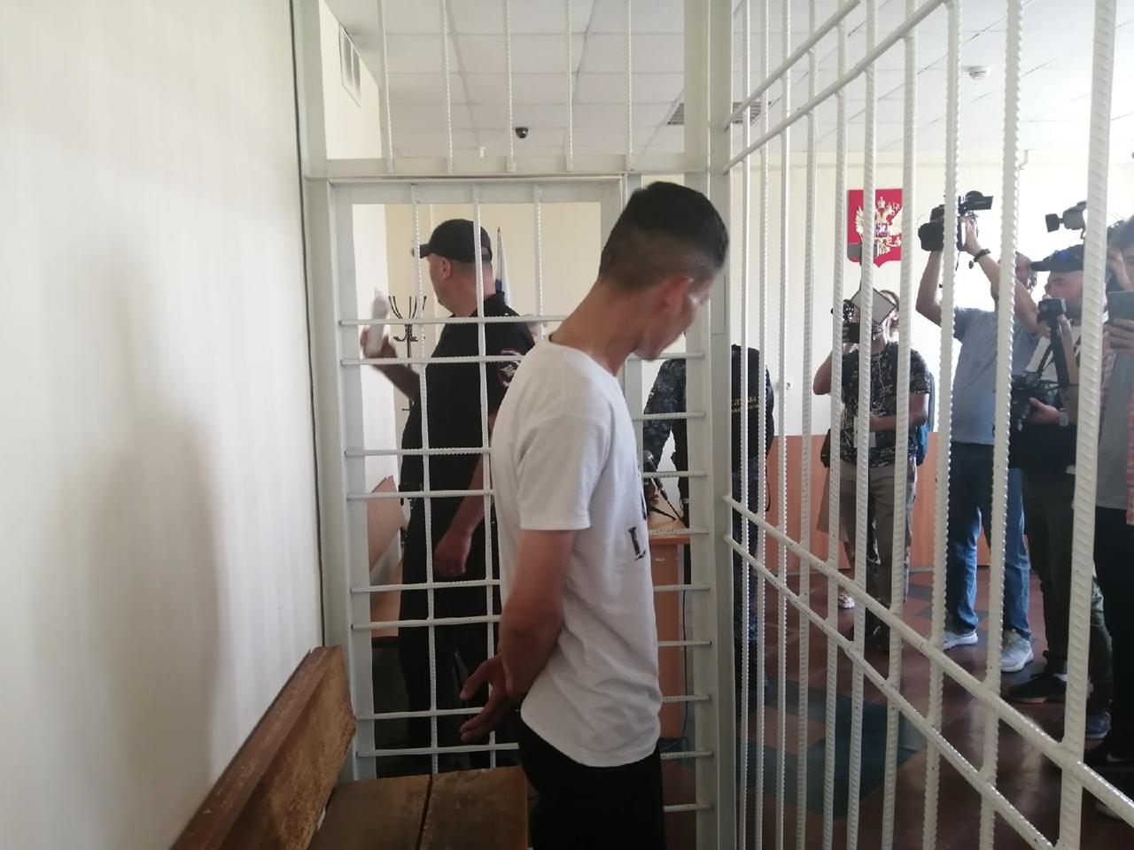 Фото Как арестовывали подозреваемого в убийстве 17-летней девушки: 10 фото из суда в Новосибирске 4